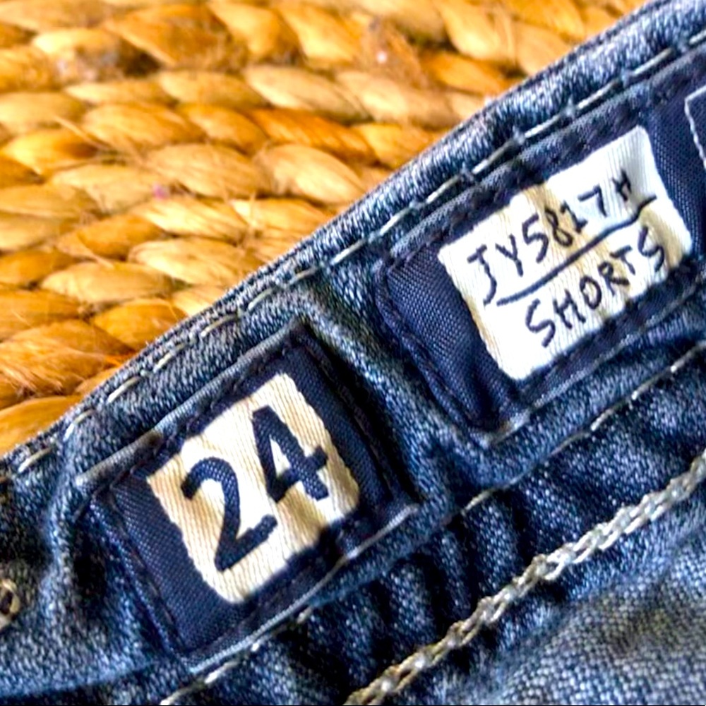Miss me shorts size 24